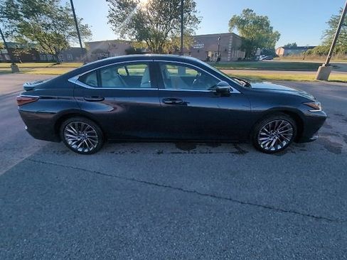 Used 2025 Lexus ES 350 Ultra Luxury FWD image 2