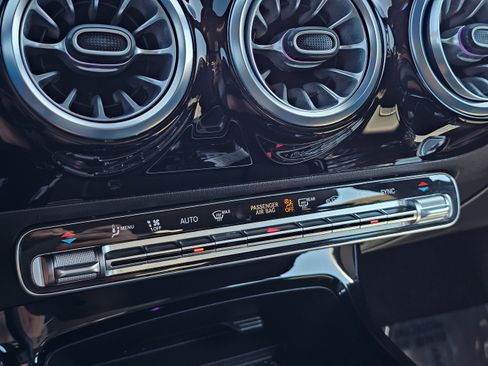 Used 2025 Mercedes-Benz CLA 250 image 37