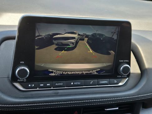 Used 2024 Nissan Rogue SV FWD image 14