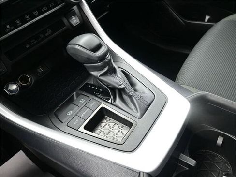 Certified 2025 Toyota RAV4 LE image 33