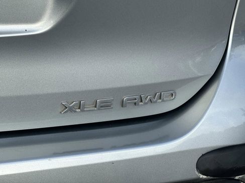 Used 2021 Toyota Highlander XLE image 30