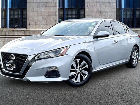 Used 2020 Nissan Altima 2.5 S FWD image 2
