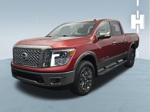 Used 2019 Nissan Titan Platinum Reserve image 3