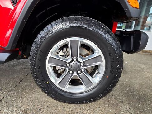 Used 2020 Jeep Wrangler Unlimited Sahara image 23