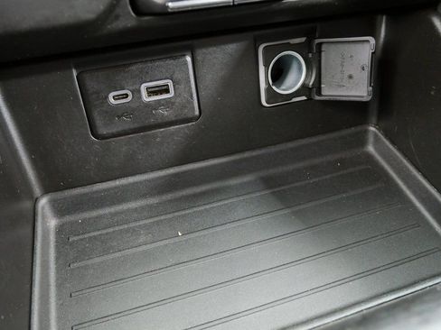 Used 2021 GMC Yukon SLE image 28