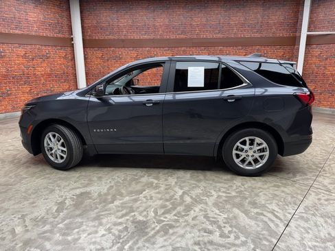Used 2023 Chevrolet Equinox LT image 2