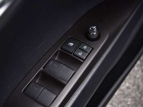 Used 2021 Toyota Camry SE image 9