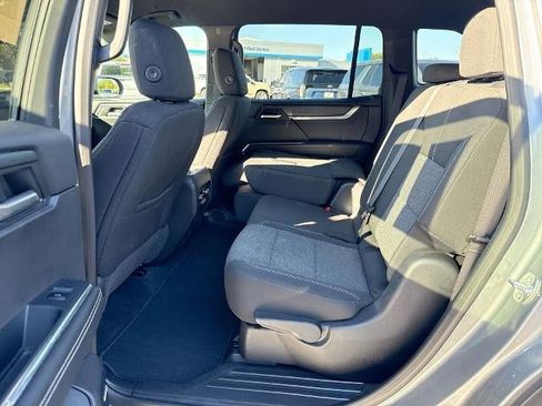 Used 2025 GMC Acadia Elevation image 25