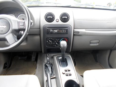 Used 2005 Jeep Liberty Sport image 13