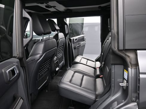 Used 2025 Ford Bronco Badlands image 16