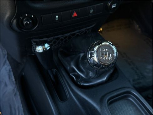 Used 2014 Jeep Wrangler Unlimited Sahara w/ Connectivity Group AWD/4WD image 18