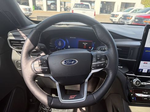 Used 2022 Ford Explorer ST w/ Equipment Group 401A AWD/4WD image 32