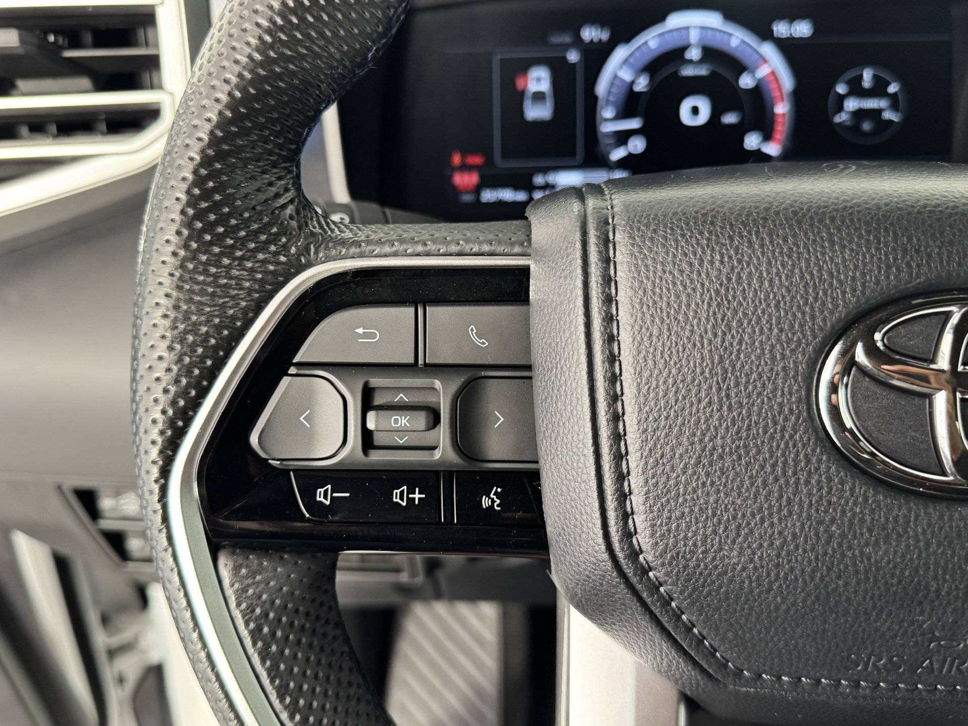 Used 2024 Toyota Tundra Platinum AWD/4WD image 27