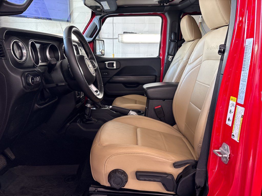 Used 2018 Jeep Wrangler Unlimited Sahara w/ LED Lighting Group AWD/4WD image 12