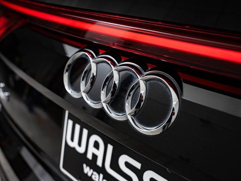 Used 2022 Audi Q8 Premium Plus AWD/4WD image 18
