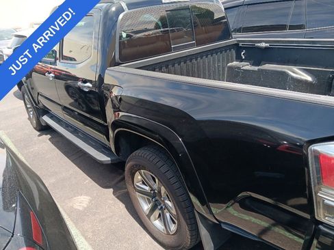 Used 2017 Toyota Tacoma Limited w/ Tow Package AWD/4WD image 4
