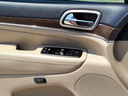 Used 2015 Jeep Grand Cherokee Limited w/ Trailer Tow Group IV image 26