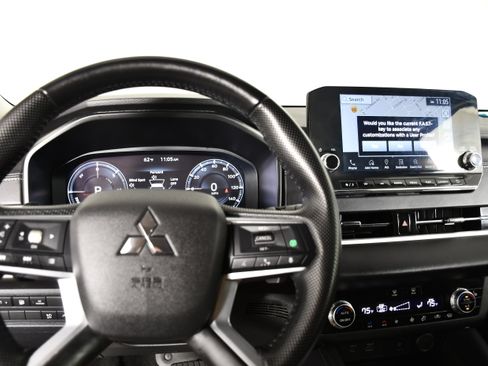 Used 2024 Mitsubishi Outlander SEL AWD/4WD image 16