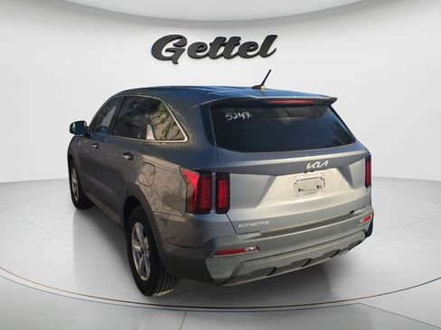 Used 2023 Kia Sorento LX image 4