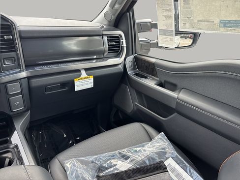 Used 2025 Ford F250 Lariat w/ Lariat Ultimate Package AWD/4WD image 15