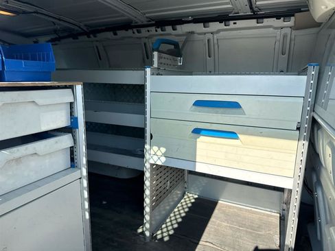 Used 2014 Chevrolet Express 2500 RWD image 17