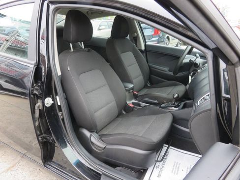 Used 2017 Kia Forte LX FWD image 12