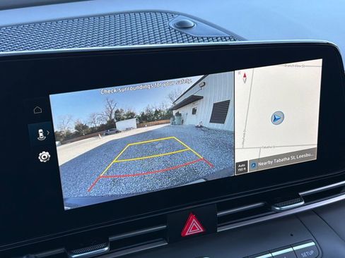 Used 2025 Hyundai Elantra SEL image 11