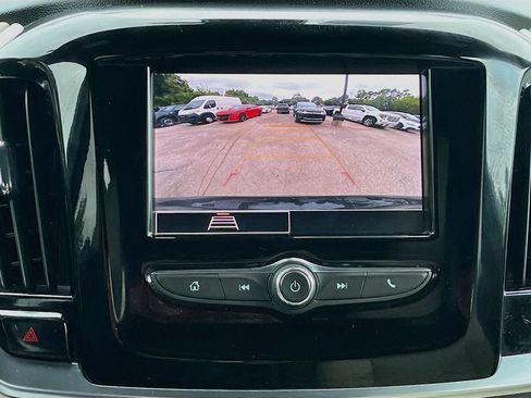 Used 2023 Chevrolet Traverse LS FWD image 13