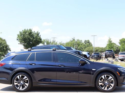 Used 2018 Buick Regal Essence w/ Driver Confidence Package #1 image 4