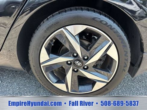 Used 2022 Hyundai Elantra SEL w/ Convenience + Premium Package FWD image 8