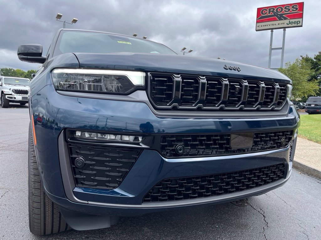 New 2027 Jeep Grand Cherokee Summit AWD/4WD image 45