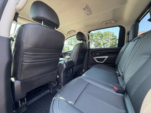 Used 2017 Nissan Titan PRO-4X AWD/4WD image 19