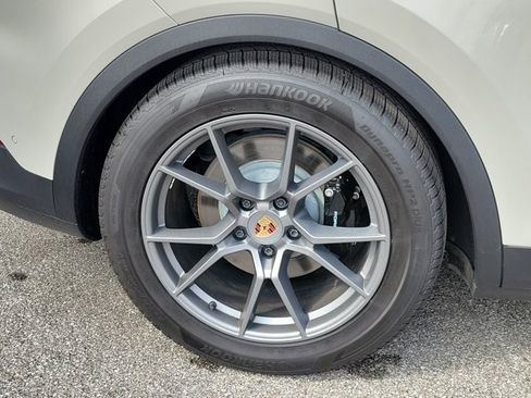 Certified 2025 Porsche Cayenne S AWD/4WD image 13
