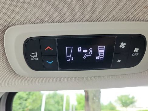 Used 2022 Chrysler Voyager LX FWD image 26