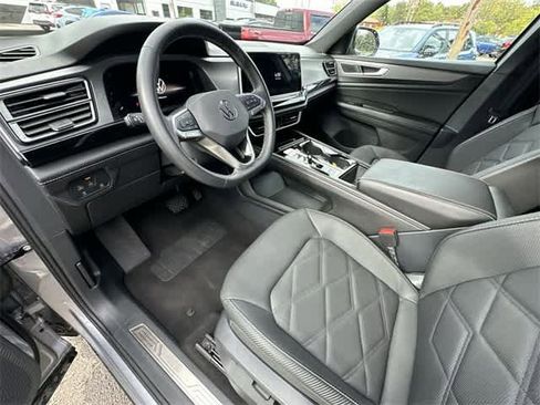 Used 2024 Volkswagen Atlas Cross Sport SE image 15