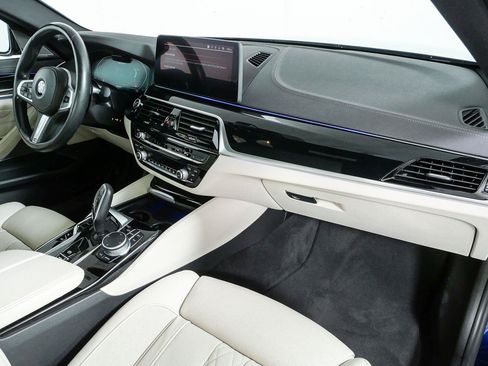 Used 2021 BMW M550i xDrive AWD/4WD image 24