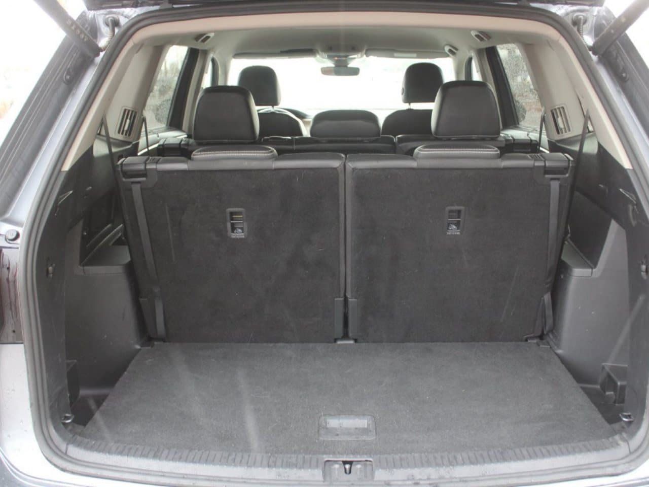 Used 2025 Volkswagen Atlas SE AWD/4WD image 13