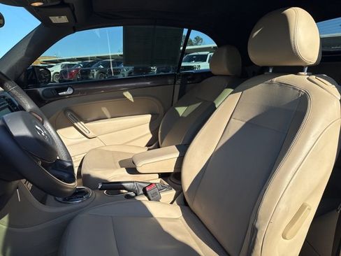 Used 2013 Volkswagen Beetle 2.5 70's Edition image 10