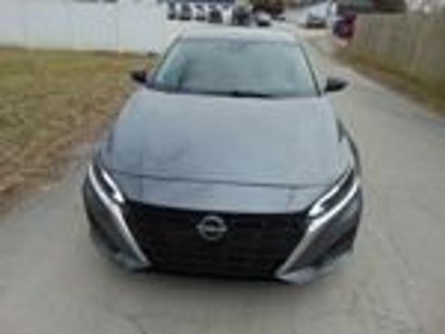 Used 2024 Nissan Altima 2.5 SV image 9