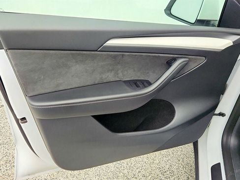 Used 2023 Tesla Model Y Long Range image 11