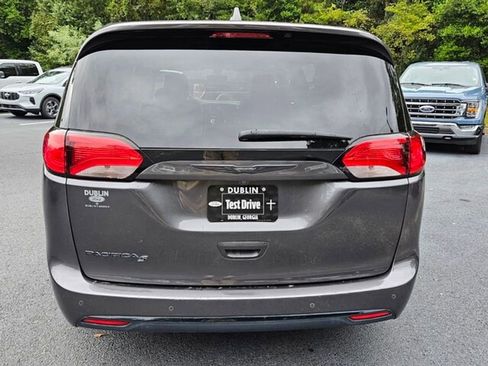 Used 2020 Chrysler Pacifica Touring w/ S Appearance Package image 14