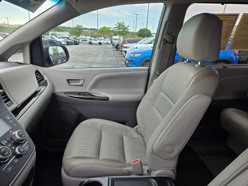Used 2017 Toyota Sienna XLE AWD/4WD image 24