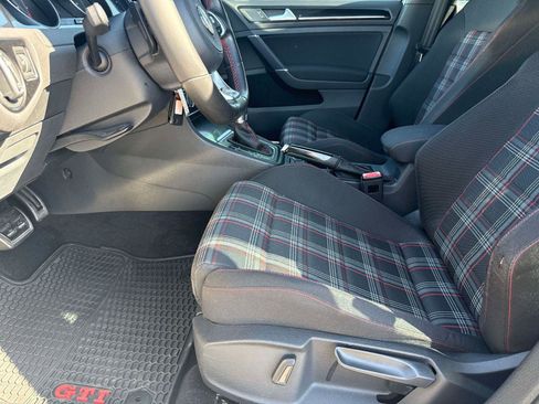 Used 2017 Volkswagen Golf S image 17