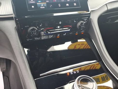 Certified 2023 Jeep Grand Cherokee Altitude AWD/4WD image 26