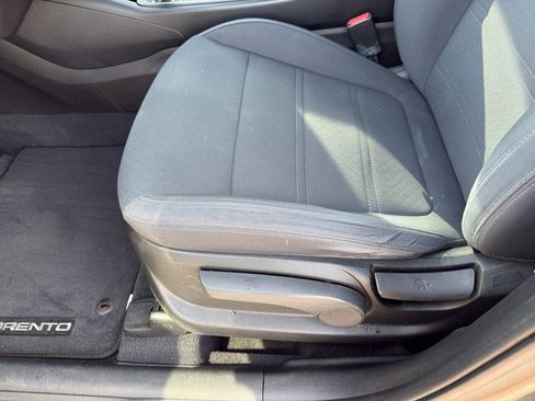 Used 2018 Kia Sorento L image 12