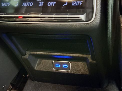 Used 2025 Mercedes-Benz GLS 450 4MATIC image 42