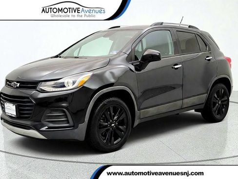 Used 2019 Chevrolet Trax LT w/ Redline Edition AWD/4WD image 1