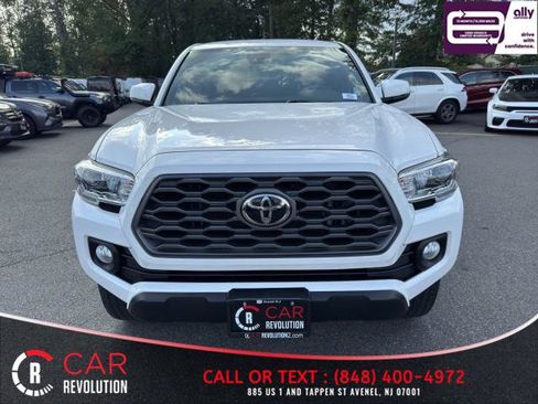 Used 2020 Toyota Tacoma TRD Off-Road image 2
