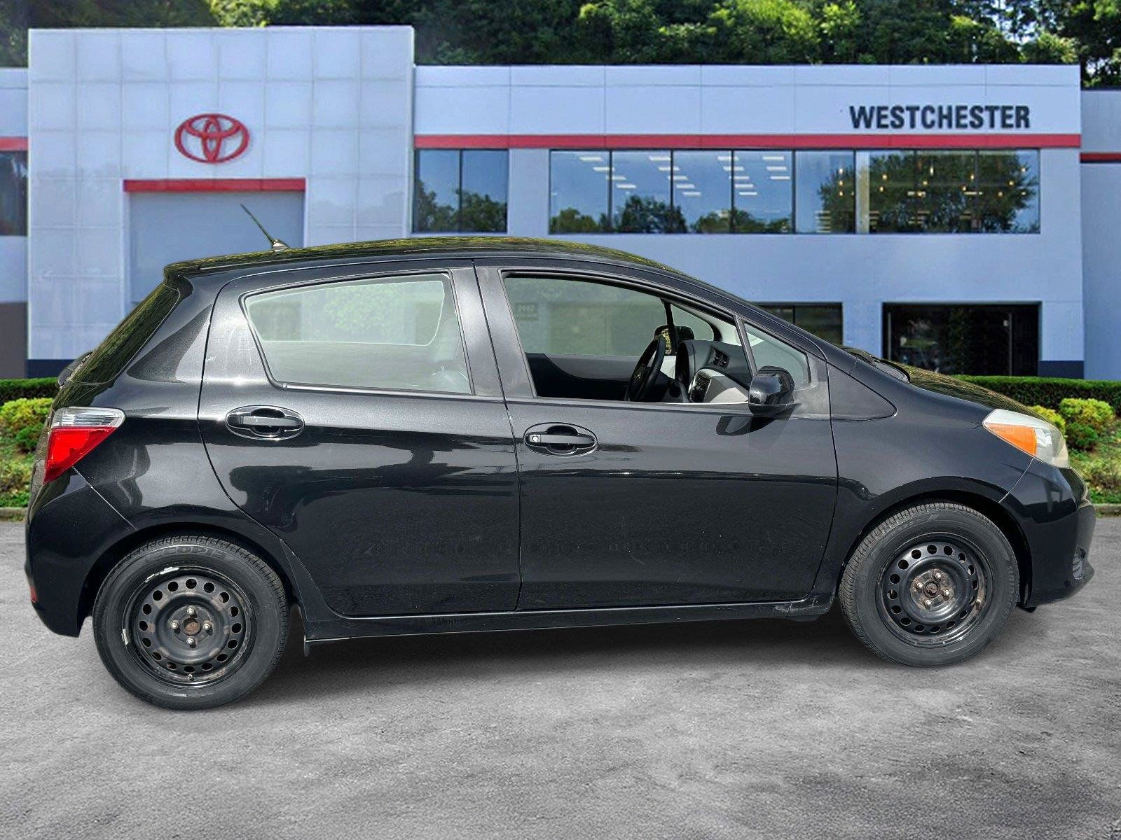 Used 2014 Toyota Yaris LE FWD image 7