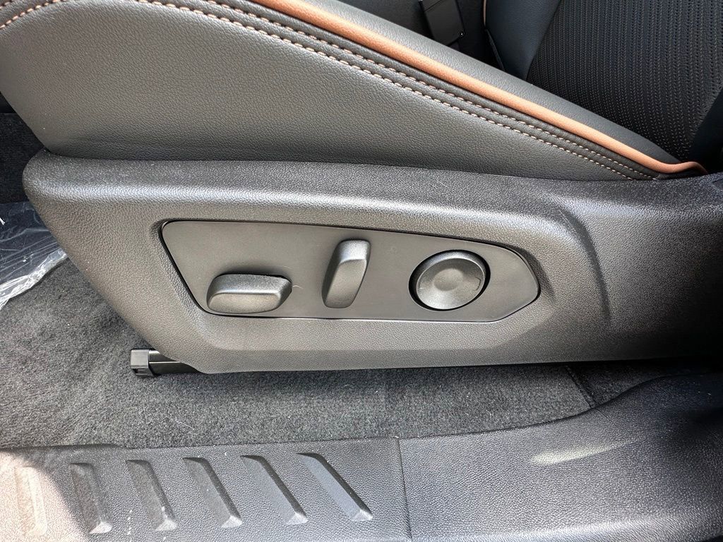 New 2026 GMC Canyon AT4 AWD/4WD image 16